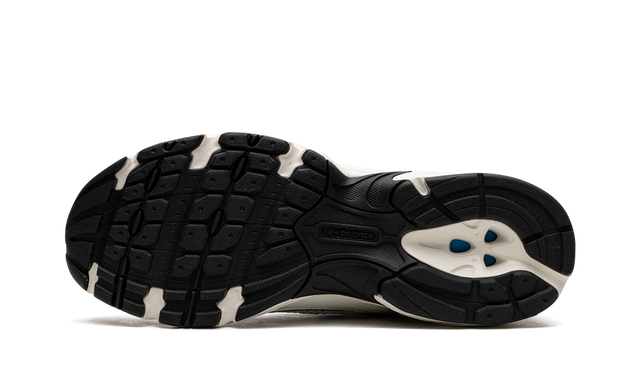 530 White Gold Black