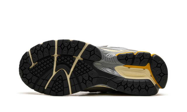 1906R "Metallic Sier Yellow"