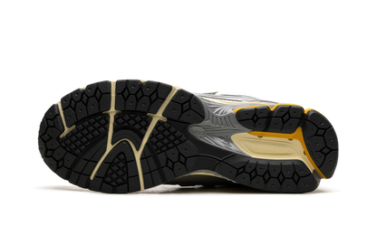 1906R "Metallic Sier Yellow"