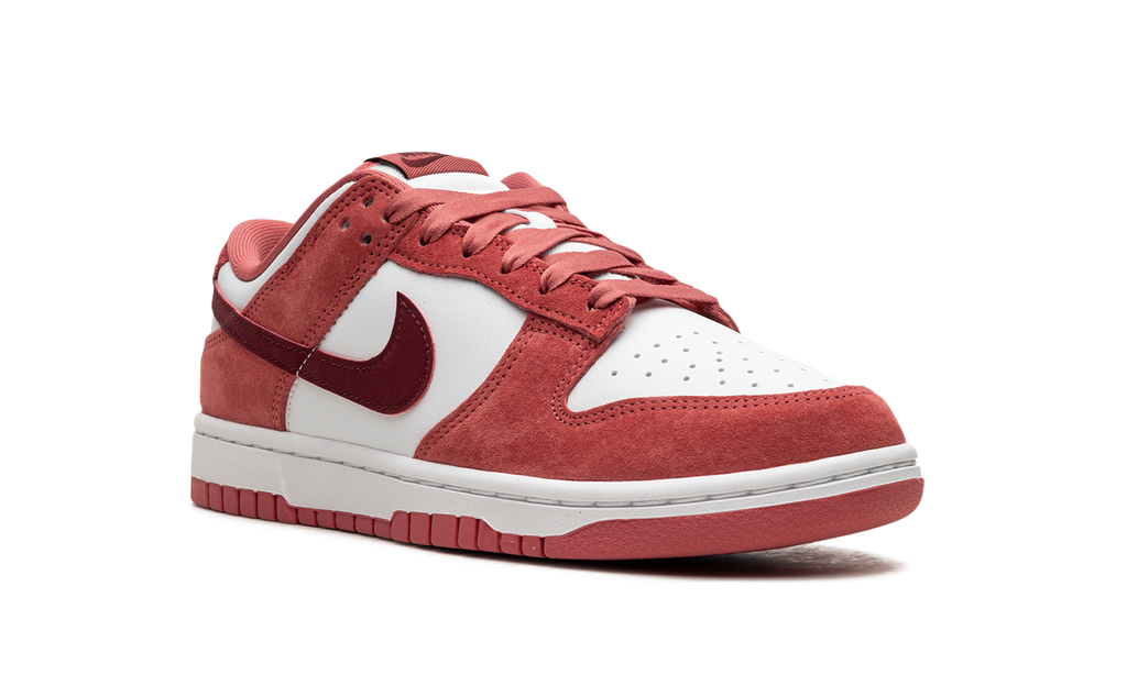 SB Dunk Low Valentines Day (2024)