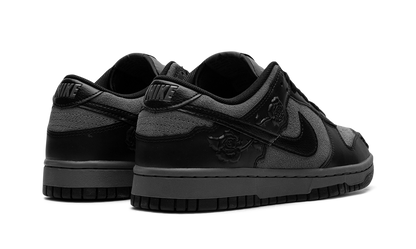 Dunk Low WMNS "Black Roses"