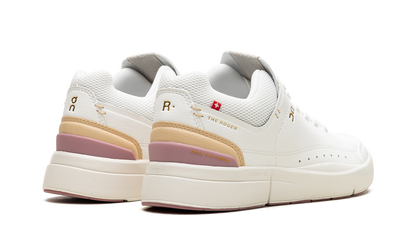 The Roger Centre Court WMNS "White"