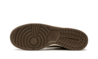 Dunk Low Undefeated Canteen