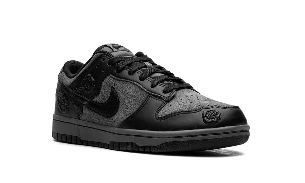 Dunk Low WMNS "Black Roses"
