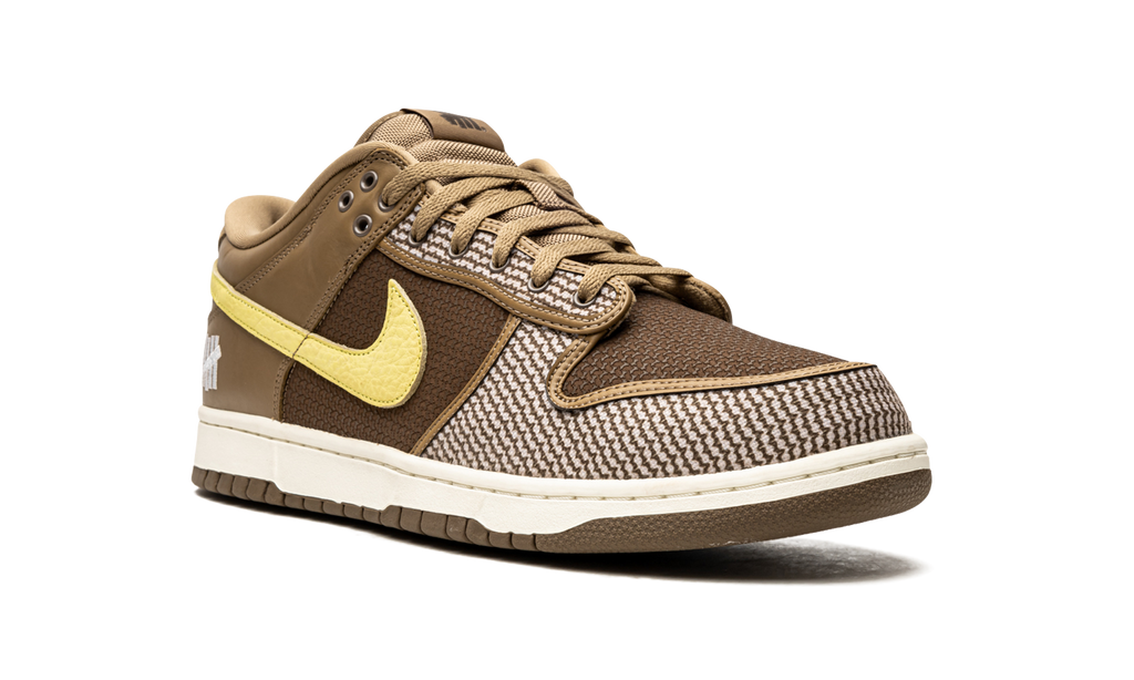 Dunk Low Undefeated Canteen