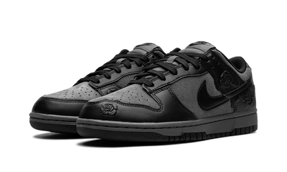 Dunk Low WMNS "Black Roses"