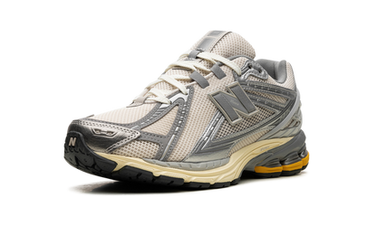 1906R "Metallic Sier Yellow"