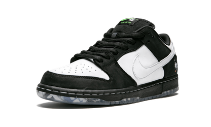 SB Dunk Low Staple Panda Pigeon