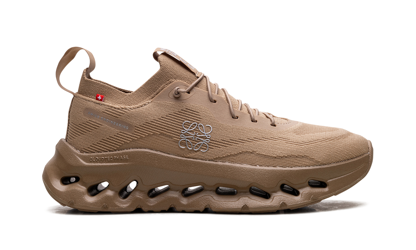 Cloudtilt WMNS "LOEWE Dark Sand"
