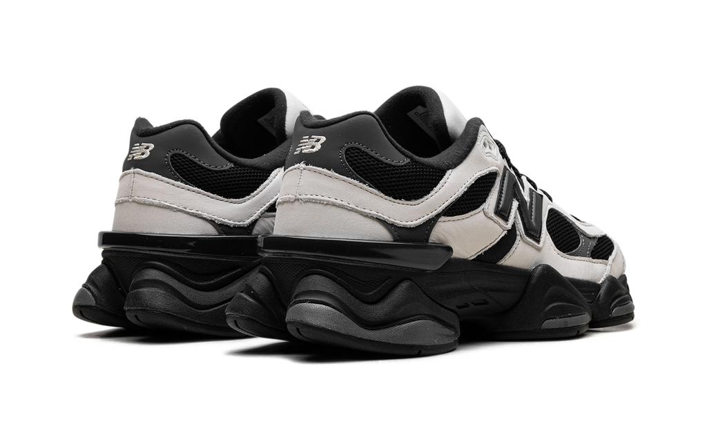 9060 Off White Black