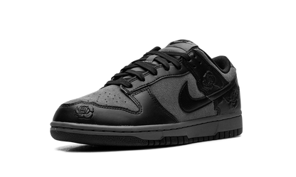 Dunk Low WMNS "Black Roses"