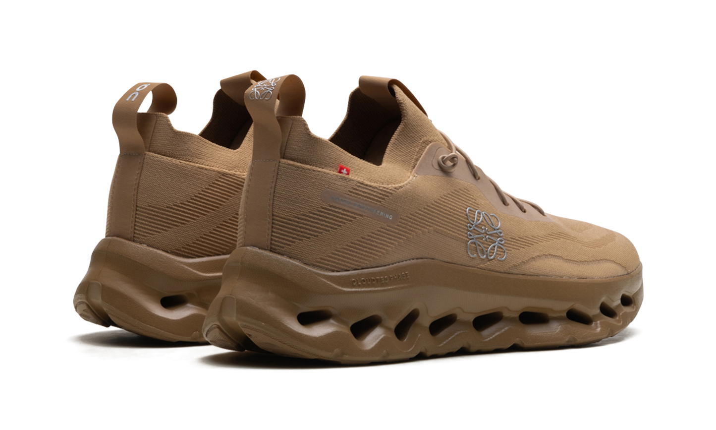 Cloudtilt "LOEWE - Dark Sand"