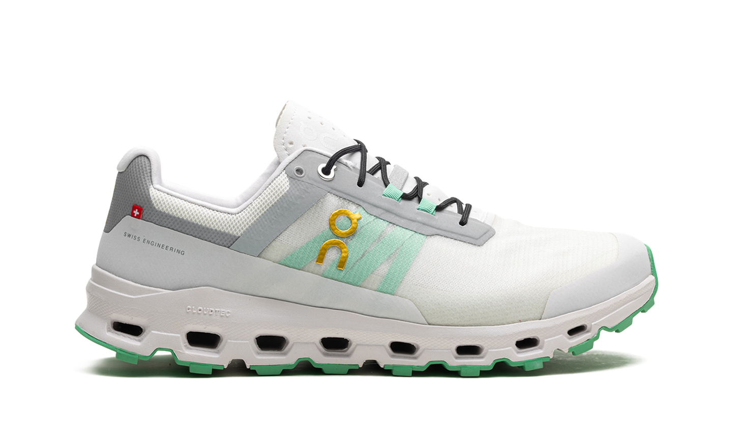 Cloudvista CN "Frost Parakeet"