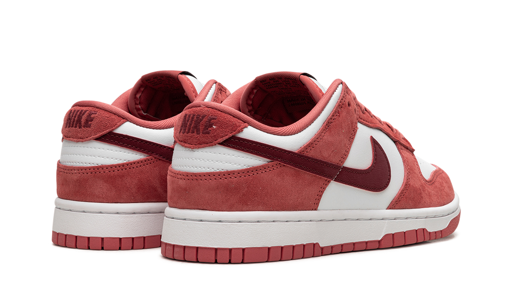 SB Dunk Low Valentines Day (2024)