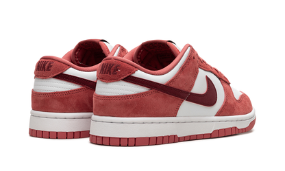 SB Dunk Low Valentines Day (2024)