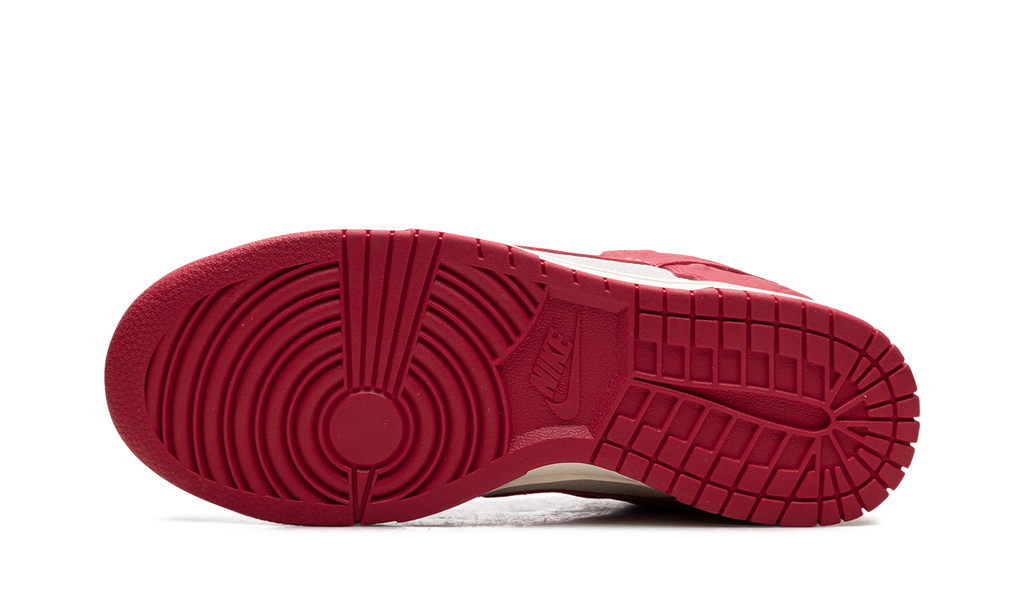 Dunk Low WMNS "Red Roses"