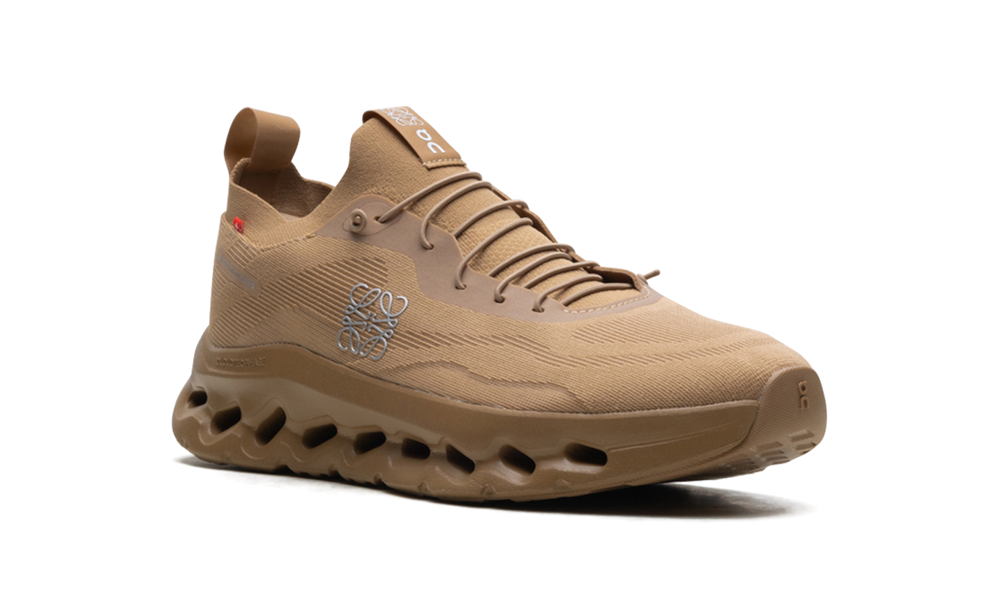 Cloudtilt "LOEWE - Dark Sand"