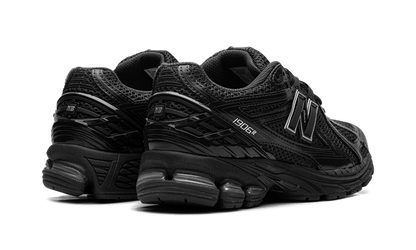 1906R "Black Metallic"