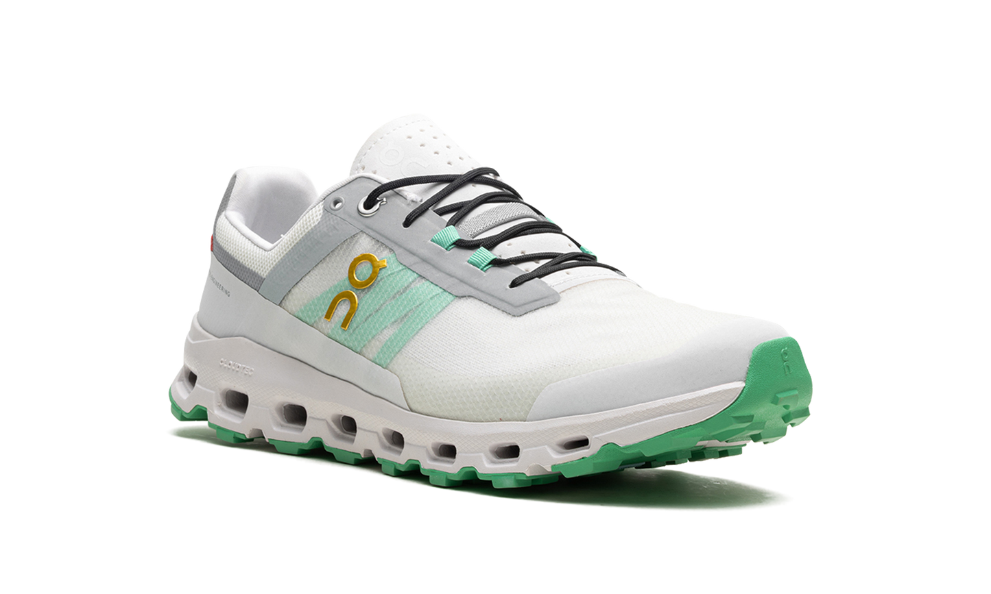 Cloudvista CN "Frost Parakeet"