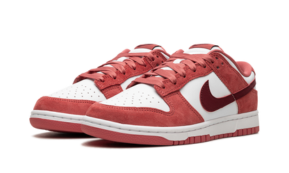 SB Dunk Low Valentines Day (2024)