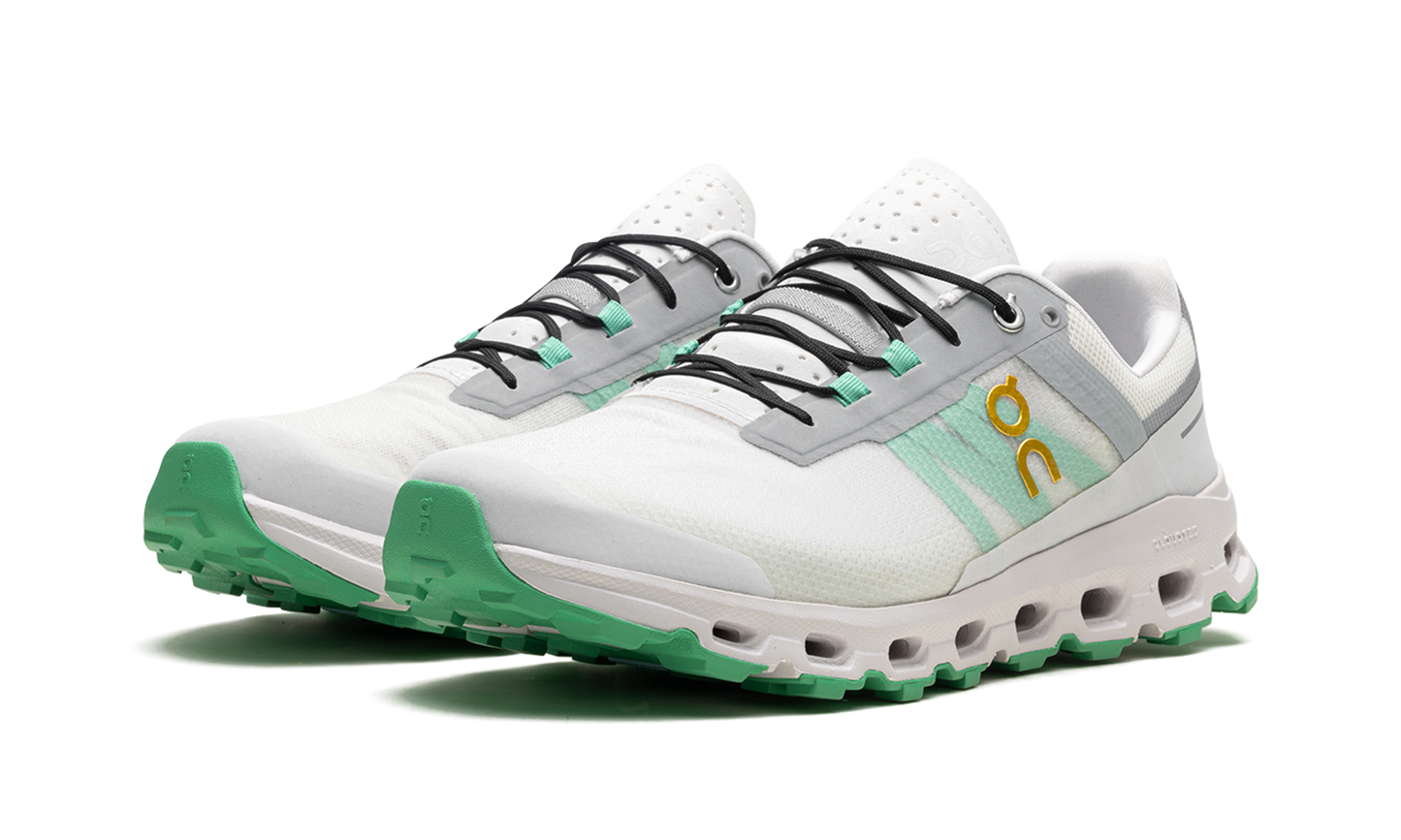 Cloudvista CN "Frost Parakeet"