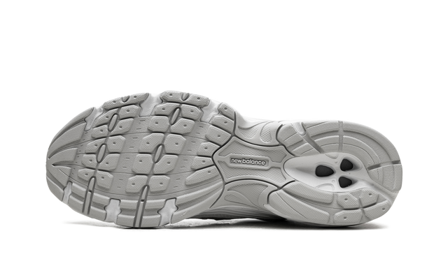 530 Sier Metallic Polka Dots