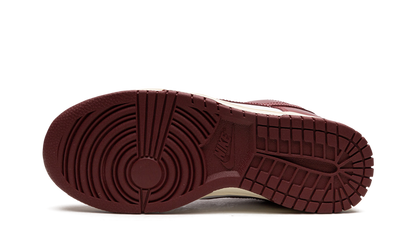 Dunk Low PRM Vintage Team Red