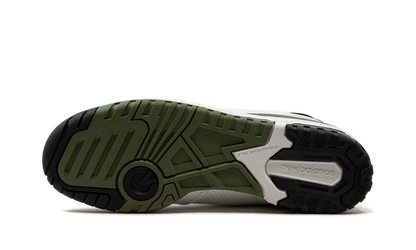 550  White / Dark Olivine